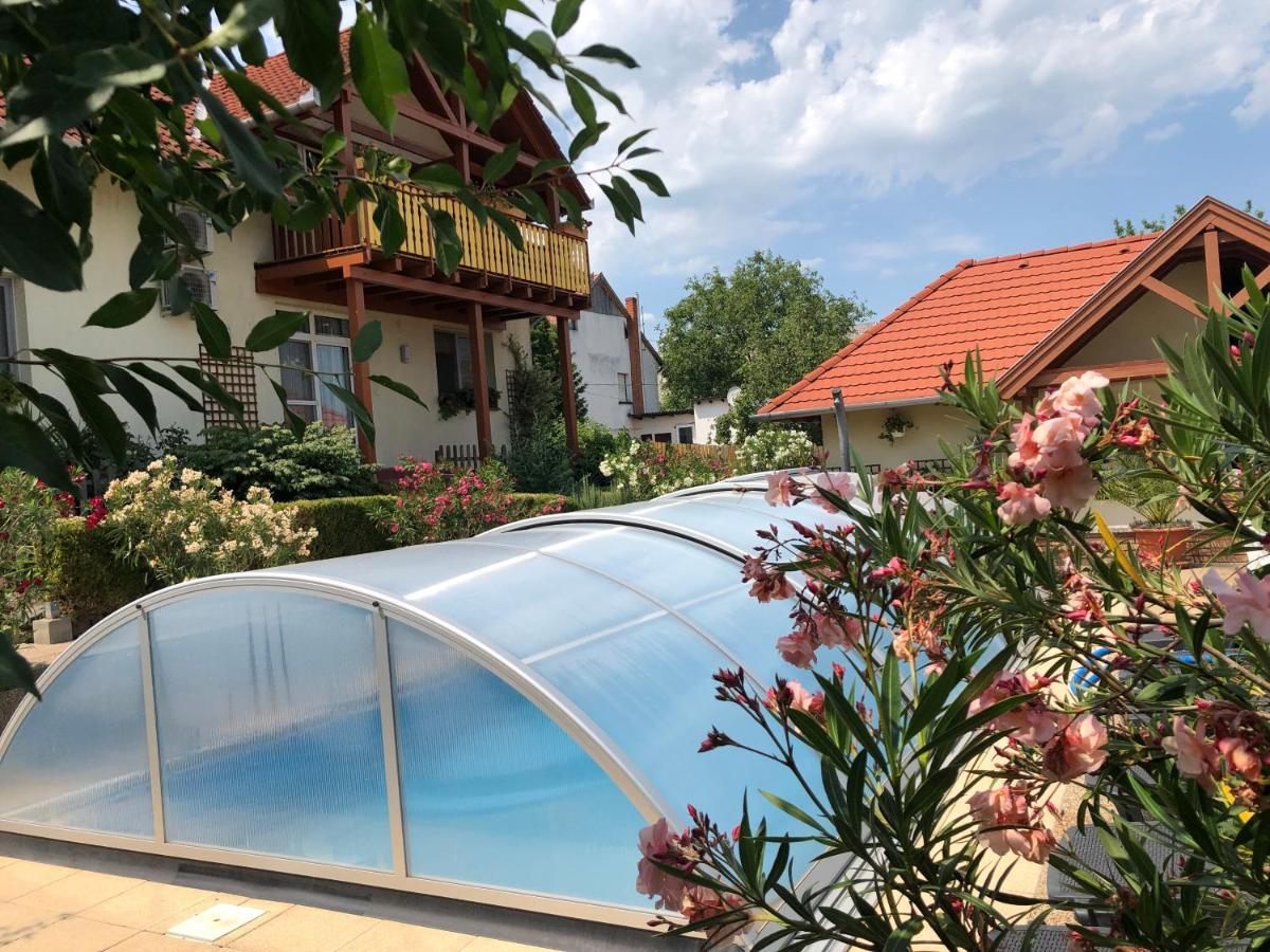Hotel Haus Marika Siófok Exterior foto