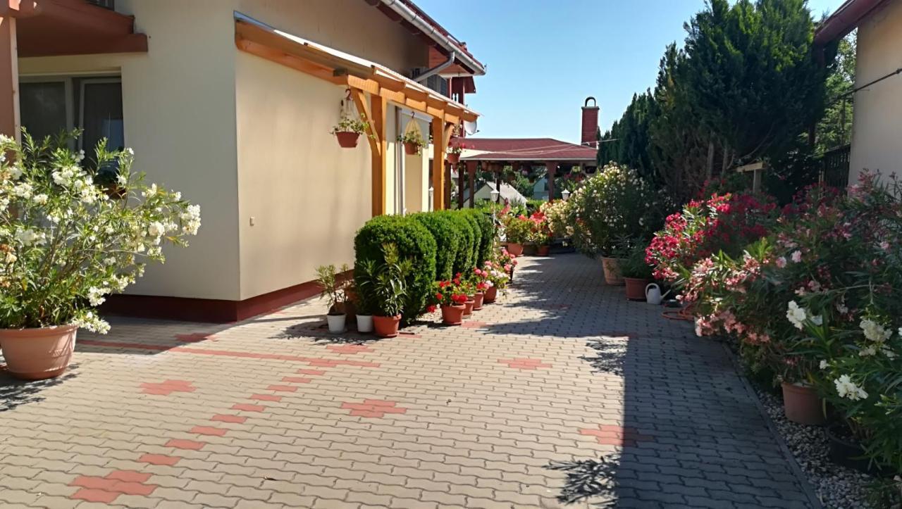 Hotel Haus Marika Siófok Exterior foto